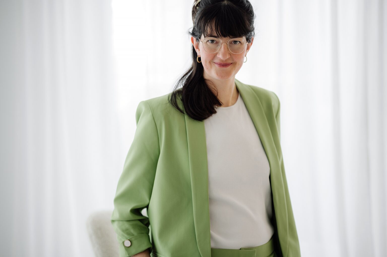 Nora Urgatz, Coach und Mediatorin, in ihrem Praxisraum in Köln